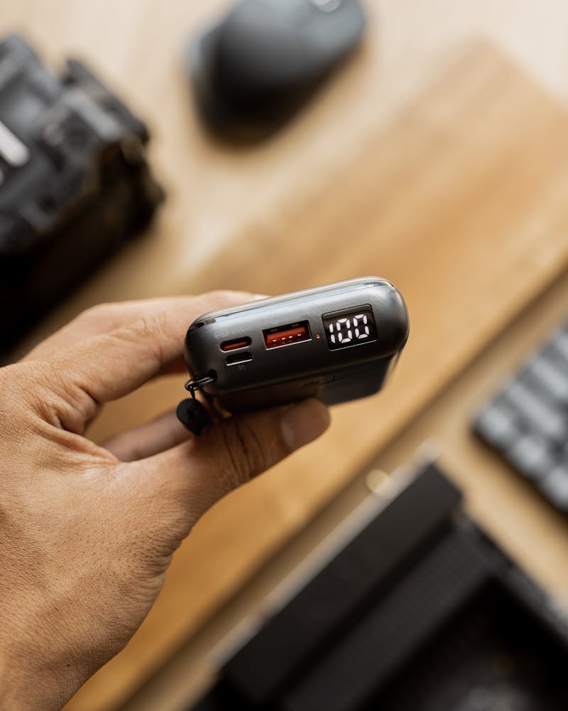 スマートフォンを充電している様子